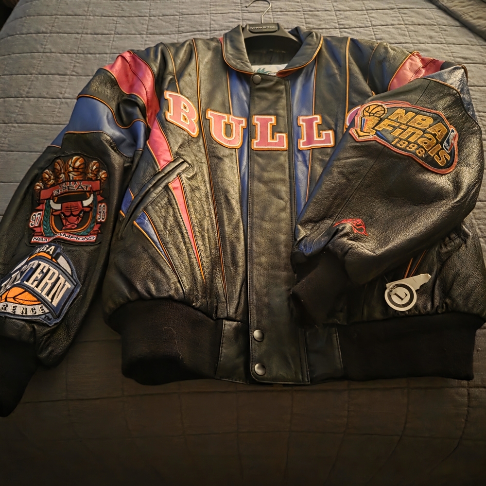 Men's Black and Red Bulls Leather Jacket - Picture 5 of 8